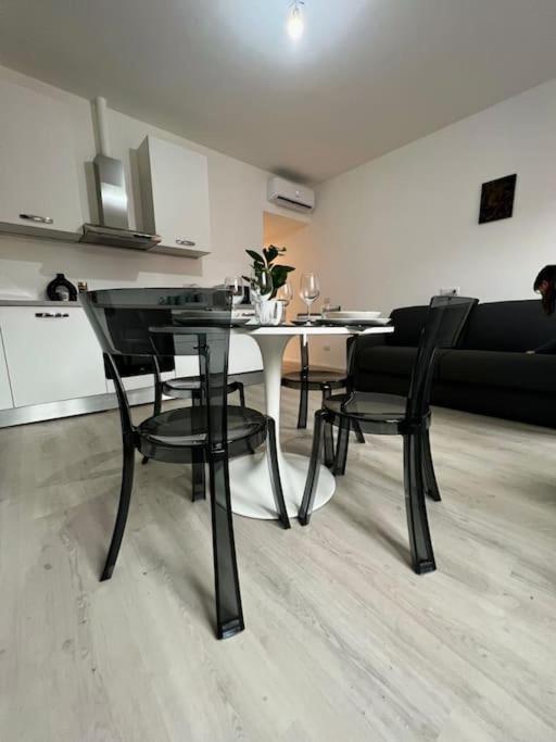 History Luxury Central Apartment By Revenue House Комо Екстериор снимка