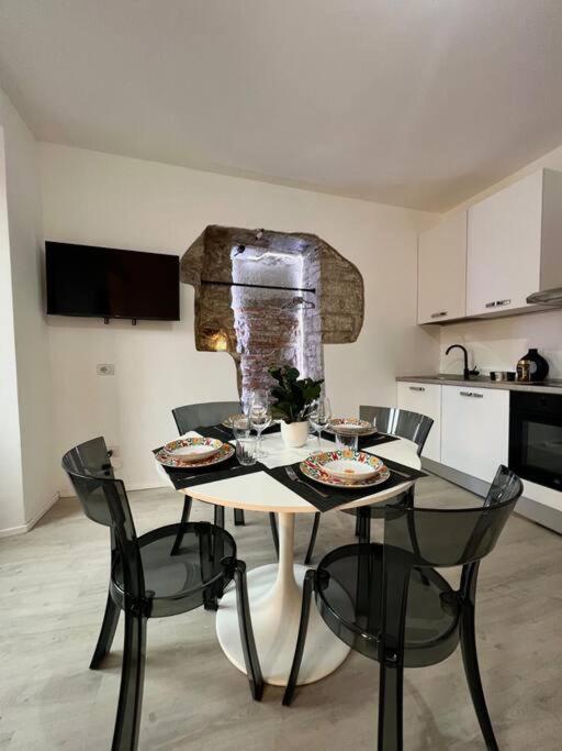 History Luxury Central Apartment By Revenue House Комо Екстериор снимка